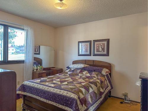 5319 Robinson Place, Bashaw, AB - Indoor Photo Showing Bedroom