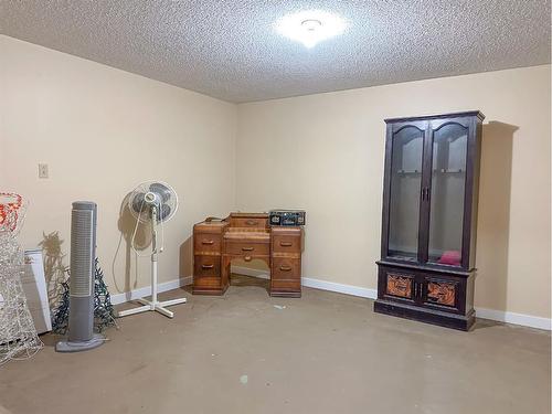 5319 Robinson Place, Bashaw, AB - Indoor