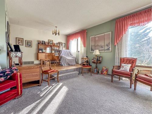 5319 Robinson Place, Bashaw, AB - Indoor Photo Showing Living Room