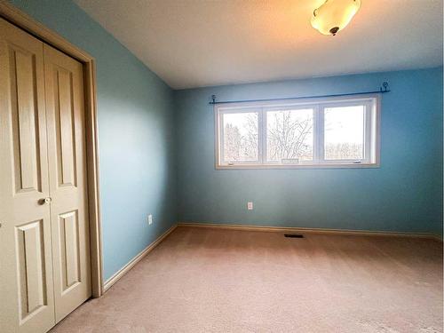 5-5311 57 Avenue, Ponoka, AB - Indoor Photo Showing Other Room