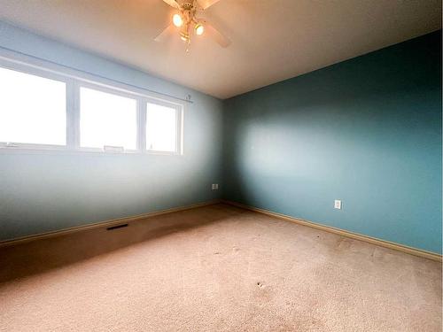 5-5311 57 Avenue, Ponoka, AB - Indoor Photo Showing Other Room