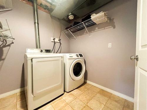 5-5311 57 Avenue, Ponoka, AB - Indoor Photo Showing Laundry Room