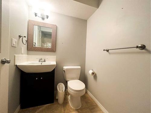 5-5311 57 Avenue, Ponoka, AB - Indoor Photo Showing Bathroom