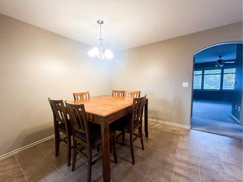 5-5311 57 Avenue, Ponoka, AB - Indoor Photo Showing Dining Room