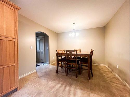 5-5311 57 Avenue, Ponoka, AB - Indoor Photo Showing Dining Room