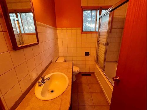 204 Terrace Park, Red Deer, AB - Indoor Photo Showing Bathroom