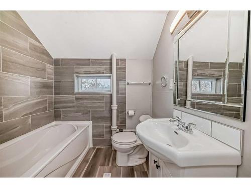 4927 47 Street, Innisfail, AB - Indoor Photo Showing Bathroom