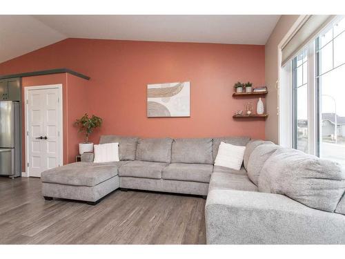 41 Mackenzie Avenue, Lacombe, AB - Indoor Photo Showing Living Room