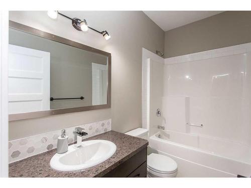 41 Mackenzie Avenue, Lacombe, AB - Indoor Photo Showing Bathroom