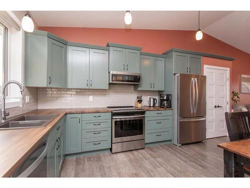 41 Mackenzie Avenue, Lacombe, AB - Indoor Photo Showing Kitchen With Double Sink