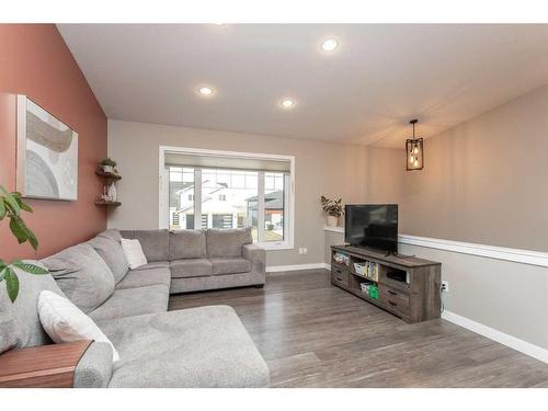 41 Mackenzie Avenue, Lacombe, AB - Indoor Photo Showing Living Room