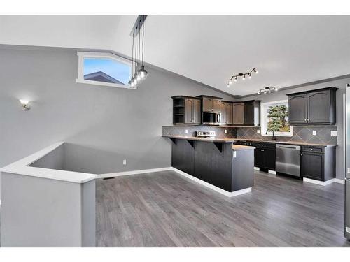 89 Kilburn Crescent, Red Deer, AB - Indoor Photo Showing Kitchen With Upgraded Kitchen