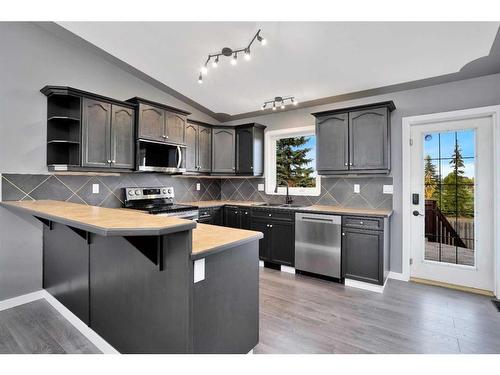 89 Kilburn Crescent, Red Deer, AB - Indoor Photo Showing Kitchen With Upgraded Kitchen