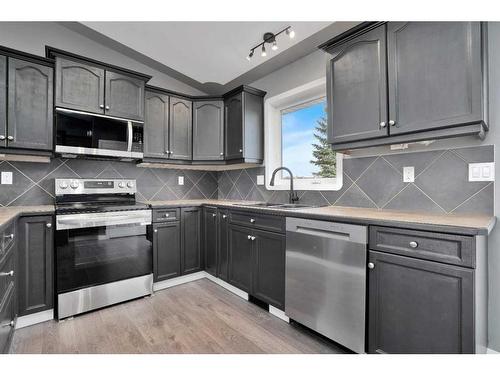 89 Kilburn Crescent, Red Deer, AB - Indoor Photo Showing Kitchen