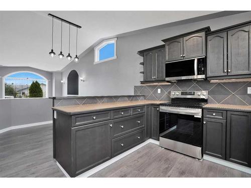 89 Kilburn Crescent, Red Deer, AB - Indoor Photo Showing Kitchen