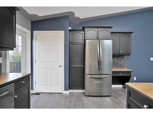 89 Kilburn Crescent, Red Deer, AB - Indoor Photo Showing Kitchen