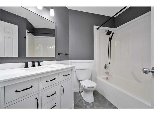 89 Kilburn Crescent, Red Deer, AB - Indoor Photo Showing Bathroom