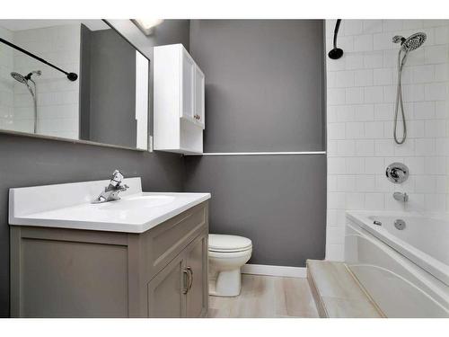 89 Kilburn Crescent, Red Deer, AB - Indoor Photo Showing Bathroom