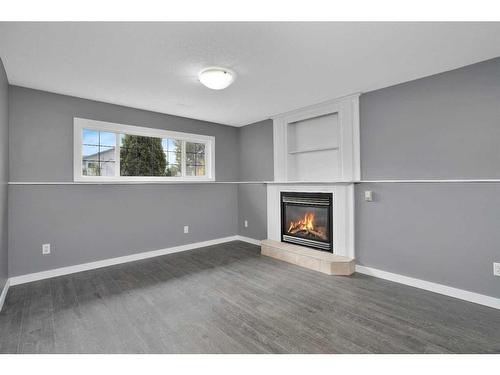 89 Kilburn Crescent, Red Deer, AB - Indoor Photo Showing Living Room With Fireplace