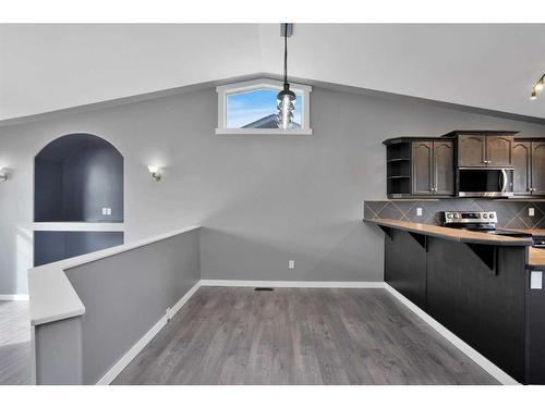 89 Kilburn Crescent, Red Deer, AB - Indoor Photo Showing Kitchen