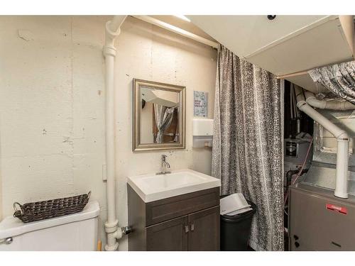 5029 56A Street, Lacombe, AB - Indoor Photo Showing Bathroom