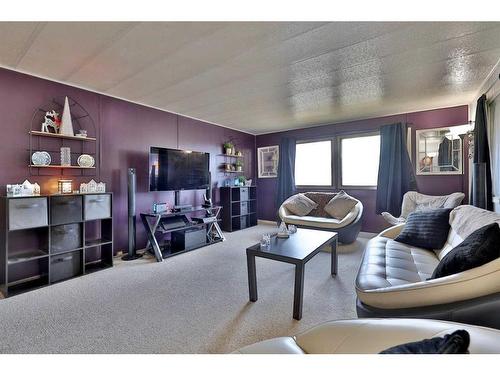 5421 50 Street, Camrose, AB - Indoor Photo Showing Living Room