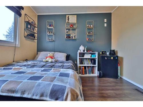 5421 50 Street, Camrose, AB - Indoor Photo Showing Bedroom