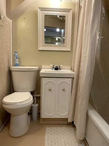 5123 50 Street, Consort, AB - Indoor Photo Showing Bathroom