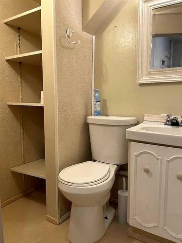 5123 50 Street, Consort, AB - Indoor Photo Showing Bathroom