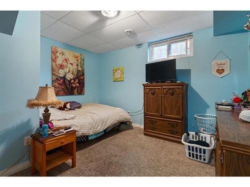 4208 59 Street Close, Camrose, AB - Indoor Photo Showing Bedroom