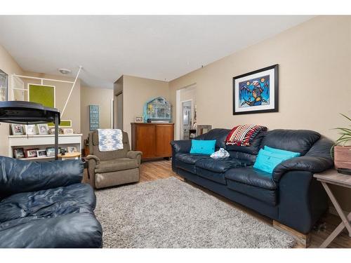 4208 59 Street Close, Camrose, AB - Indoor Photo Showing Living Room