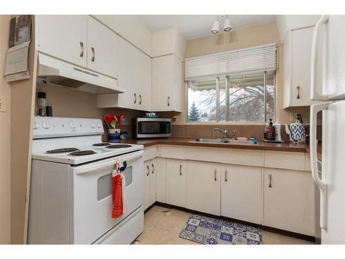 4208 59 Street Close, Camrose, AB - Indoor Photo Showing Kitchen With Double Sink