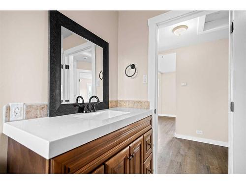 4848 51 Avenue, Eckville, AB - Indoor Photo Showing Bathroom