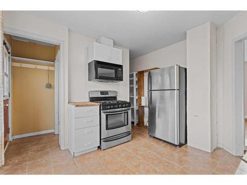 4848 51 Avenue, Eckville, AB - Indoor Photo Showing Kitchen