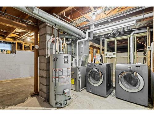 4848 51 Avenue, Eckville, AB - Indoor Photo Showing Laundry Room