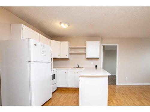 108-4820 47 Avenue, Red Deer, AB - Indoor Photo Showing Kitchen