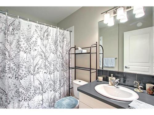 2203-30 Carleton Avenue West, Red Deer, AB - Indoor Photo Showing Bathroom