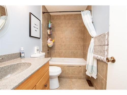 13 Crawford Street, Red Deer, AB - Indoor Photo Showing Bathroom