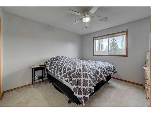 49 Old Boomer Road, Sylvan Lake, AB - Indoor Photo Showing Bedroom