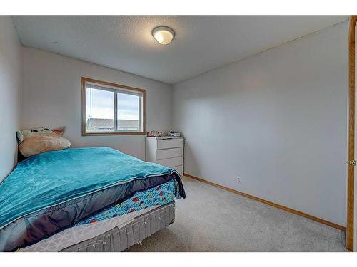 49 Old Boomer Road, Sylvan Lake, AB - Indoor Photo Showing Bedroom