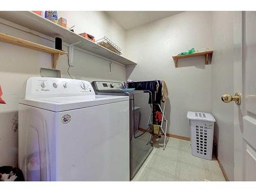 49 Old Boomer Road, Sylvan Lake, AB - Indoor Photo Showing Laundry Room