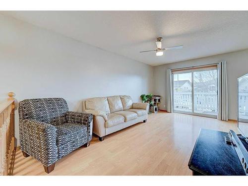 49 Old Boomer Road, Sylvan Lake, AB - Indoor Photo Showing Living Room