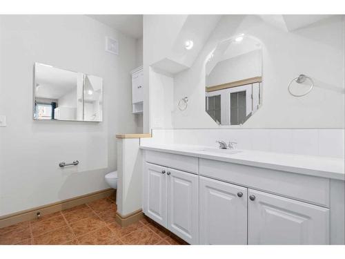 262 Addington Drive, Red Deer, AB - Indoor Photo Showing Bathroom