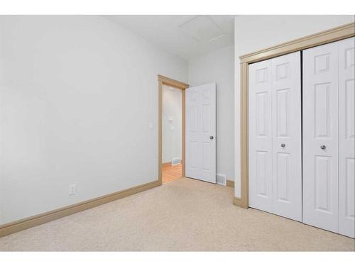 262 Addington Drive, Red Deer, AB - Indoor Photo Showing Other Room