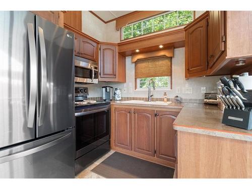 125-25173 Township Road 364, Rural Red Deer County, AB - Indoor Photo Showing Kitchen