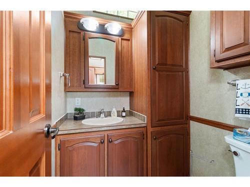 125-25173 Township Road 364, Rural Red Deer County, AB - Indoor Photo Showing Bathroom