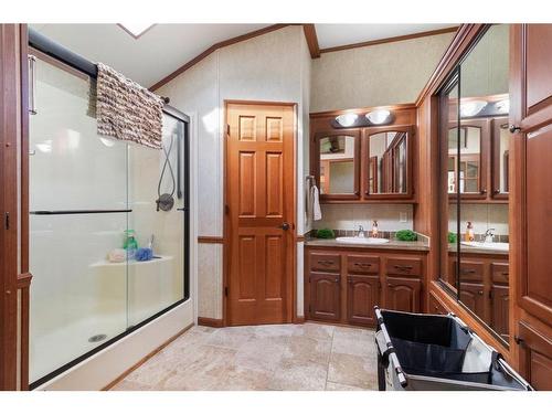 125-25173 Township Road 364, Rural Red Deer County, AB - Indoor Photo Showing Bathroom