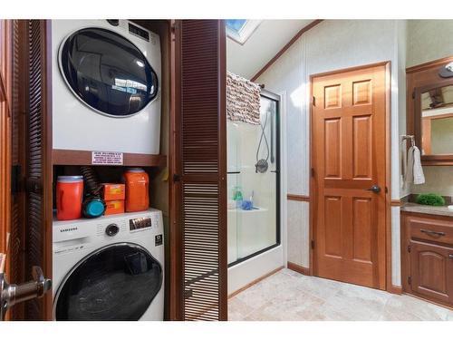 125-25173 Township Road 364, Rural Red Deer County, AB - Indoor Photo Showing Laundry Room