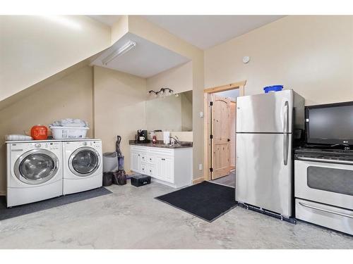 125-25173 Township Road 364, Rural Red Deer County, AB - Indoor Photo Showing Laundry Room