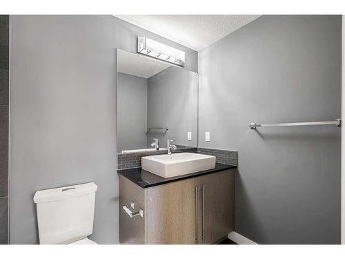 1210-11 Mahogany Row Se, Calgary, AB - Indoor Photo Showing Bathroom